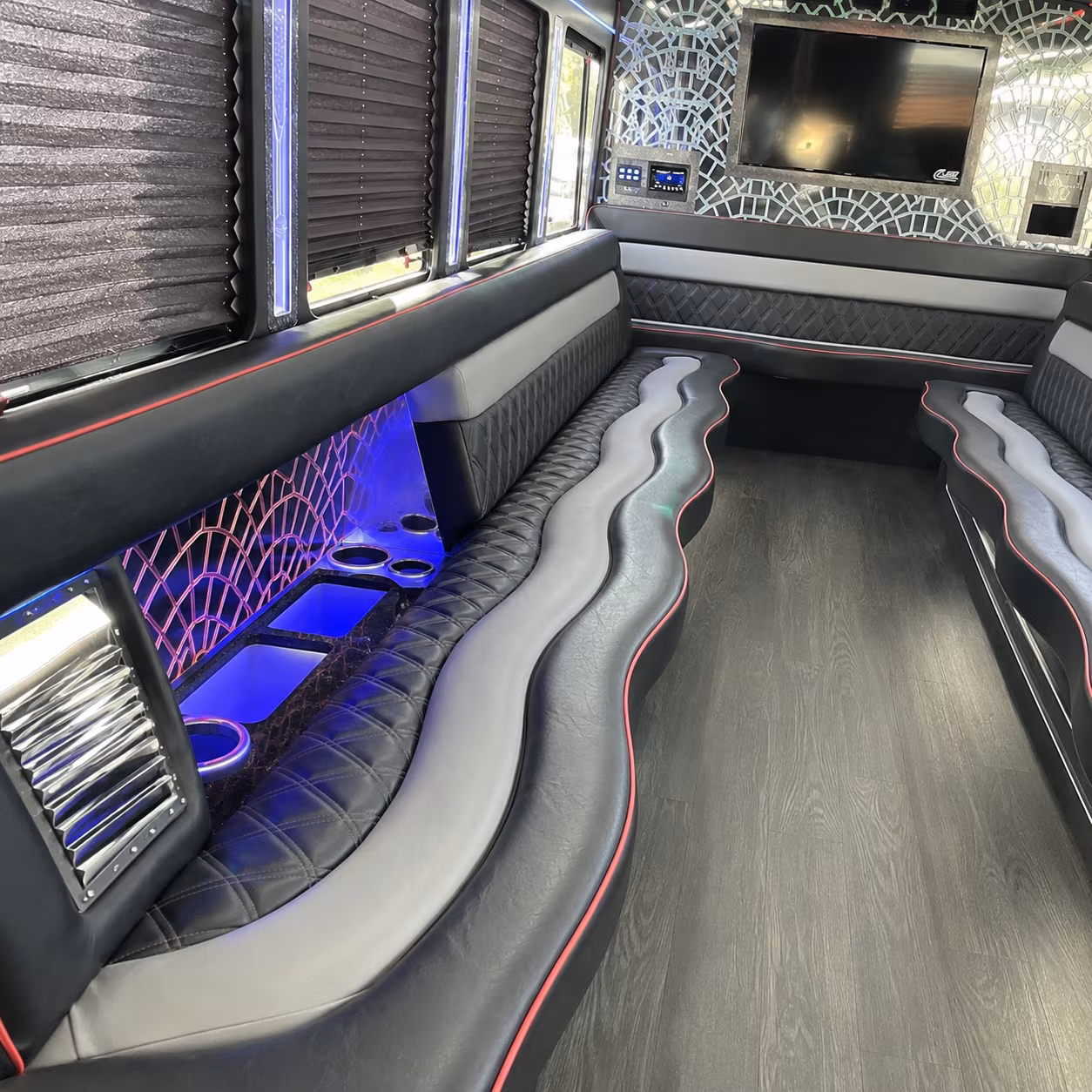 party buses and sprinter limos for greenwich prom night photo stops