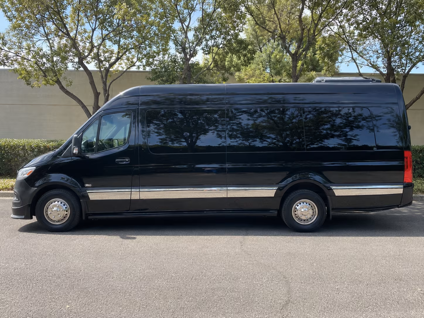 stamford get the whole group to the dance with stamford prom transportation